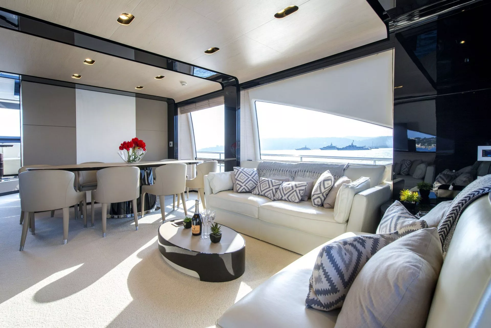 https://dev-api.arconyachts.com/storage/media/24074/conversions/690_3033154552-optimize.webp