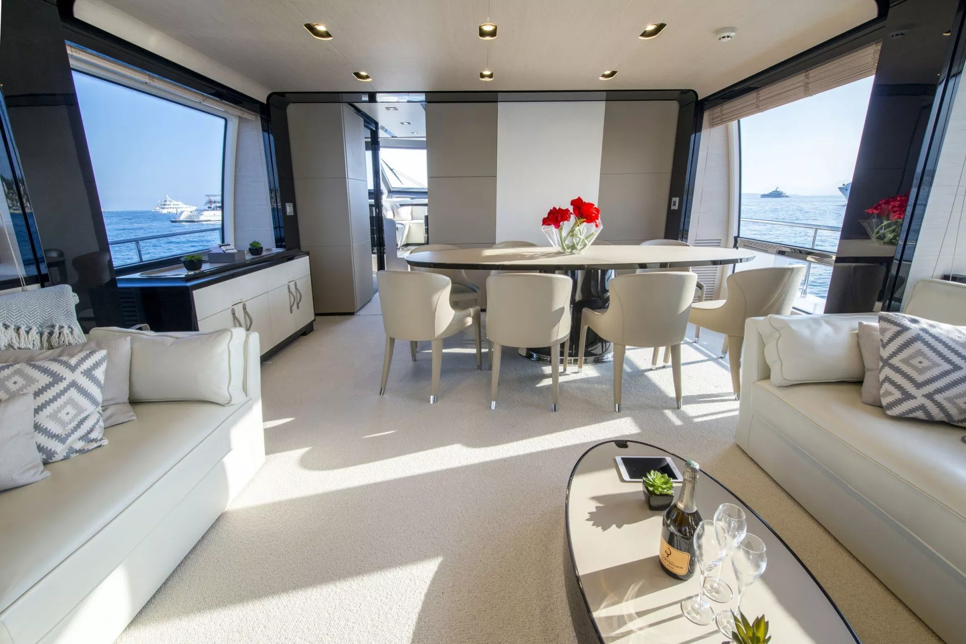 https://dev-api.arconyachts.com/storage/media/24076/conversions/690_2190533514-optimize.webp