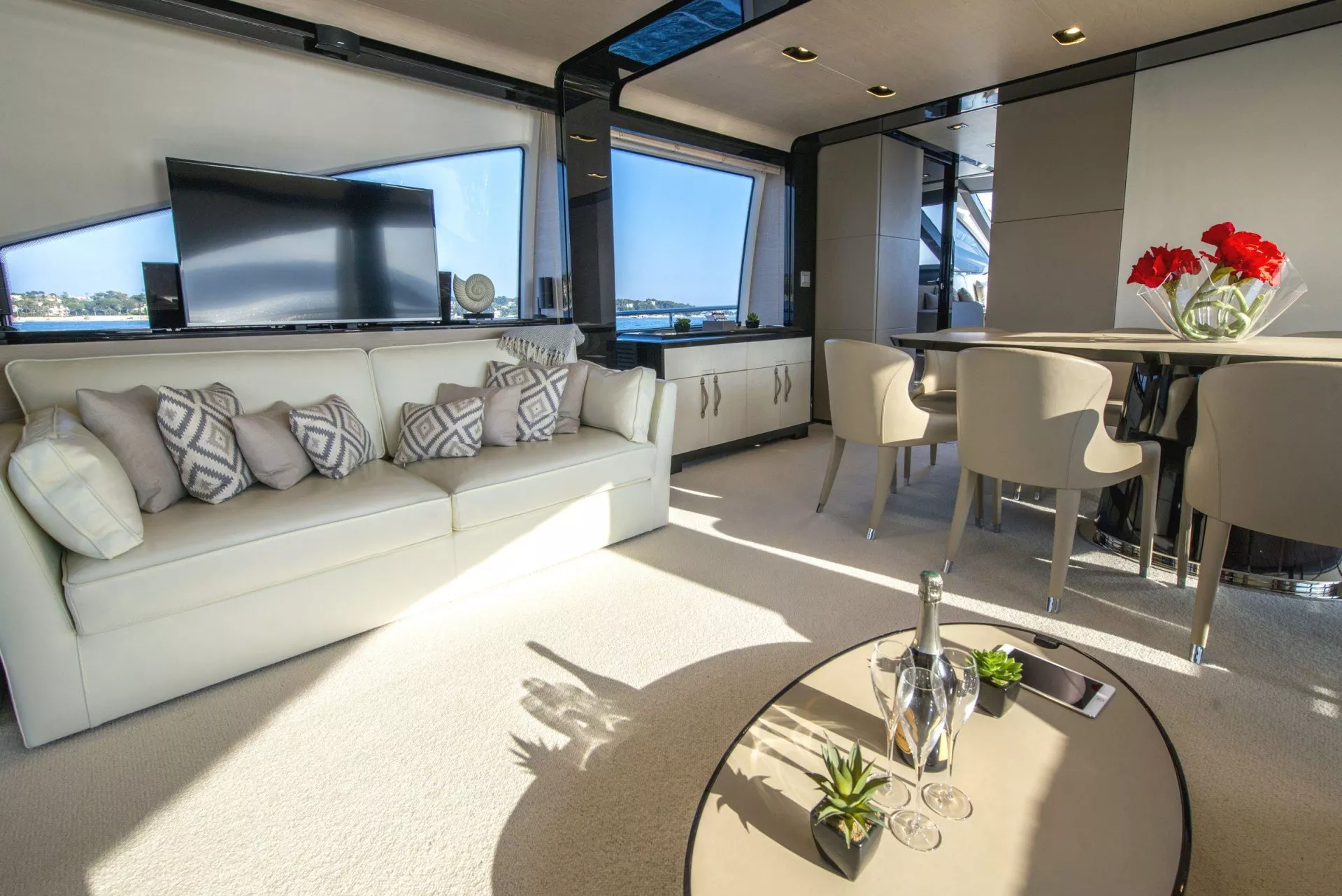 https://dev-api.arconyachts.com/storage/media/24077/conversions/690_5092278920-optimize.webp