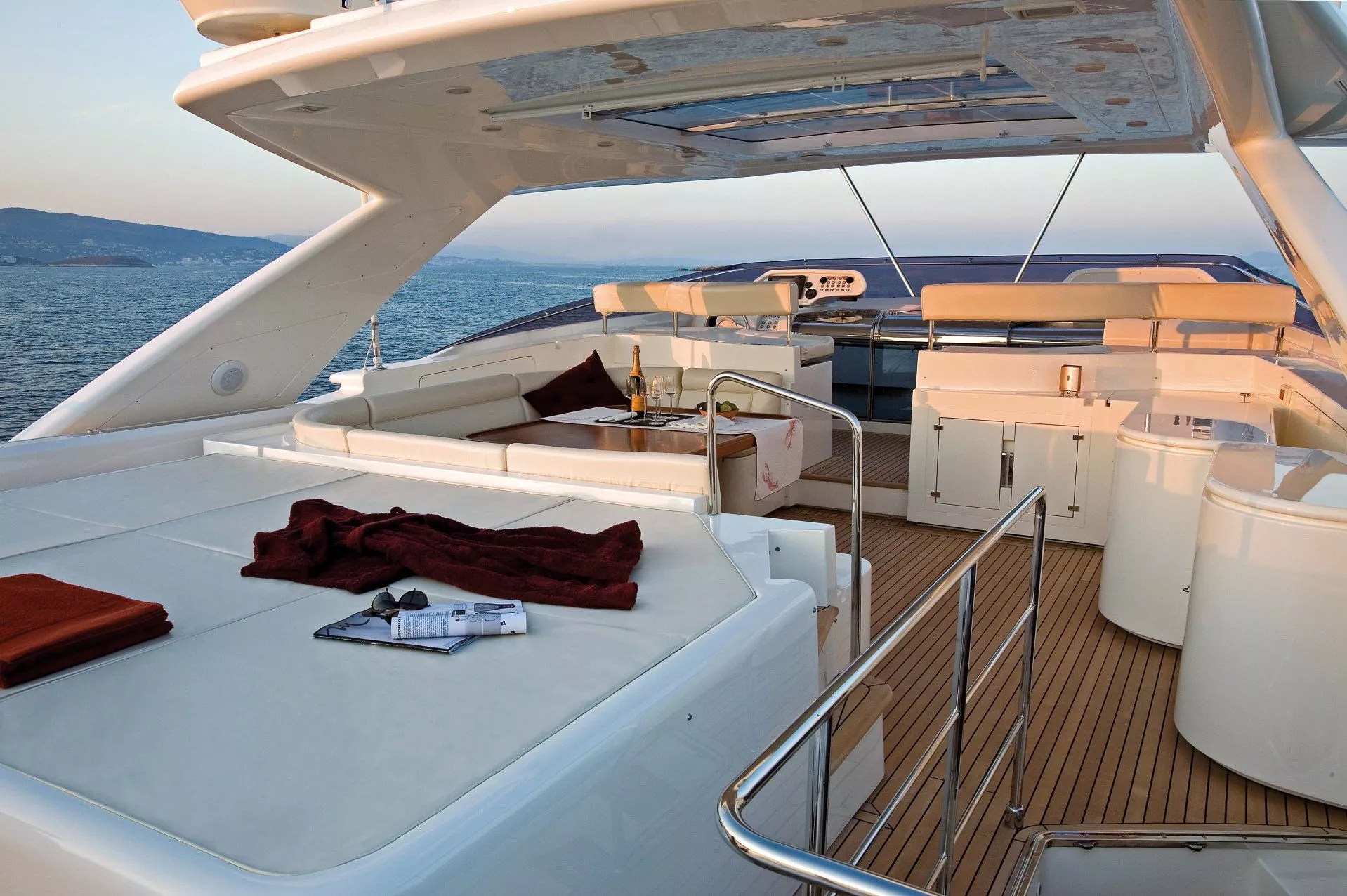 https://dev-api.arconyachts.com/storage/media/24127/conversions/688_9426488780-optimize.webp