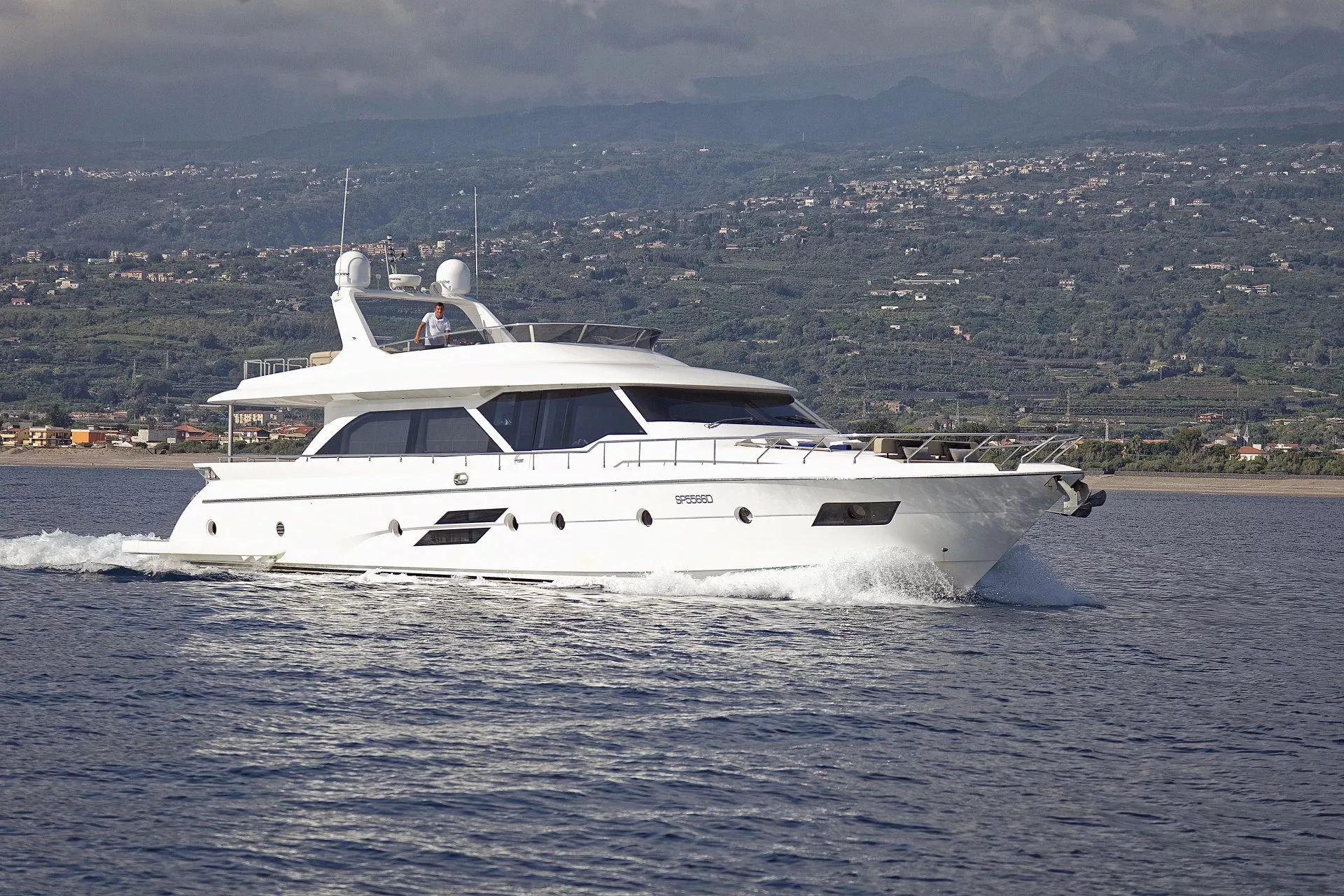 https://dev-api.arconyachts.com/storage/media/24173/conversions/687_4399636497-optimize.webp