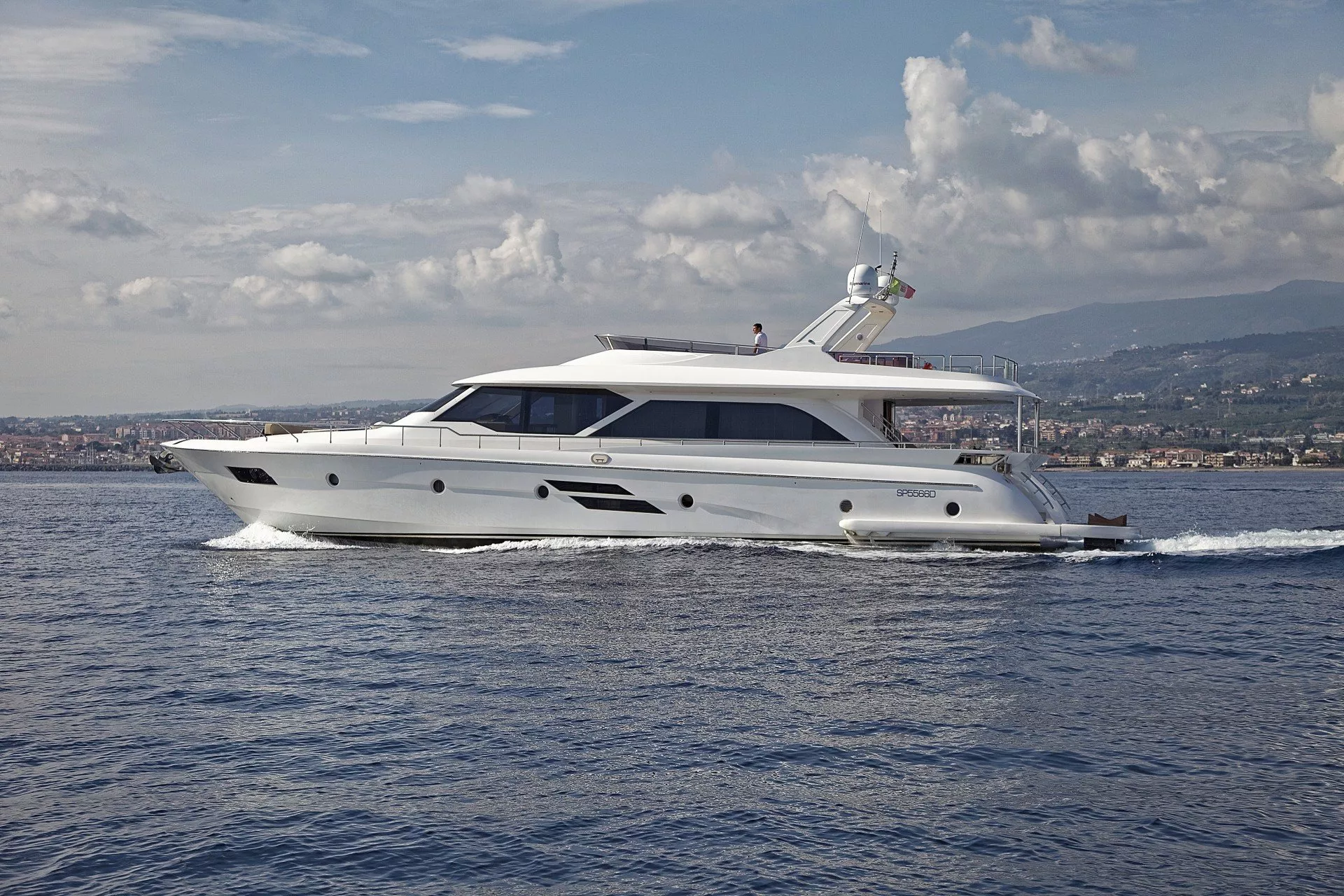 https://dev-api.arconyachts.com/storage/media/24174/conversions/687_8547778722-optimize.webp
