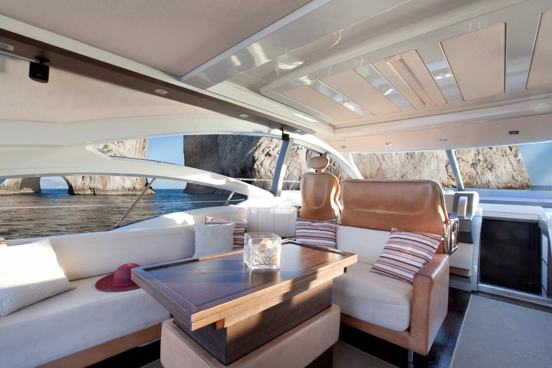 https://dev-api.arconyachts.com/storage/media/24187/conversions/686_9912236646-optimize.webp