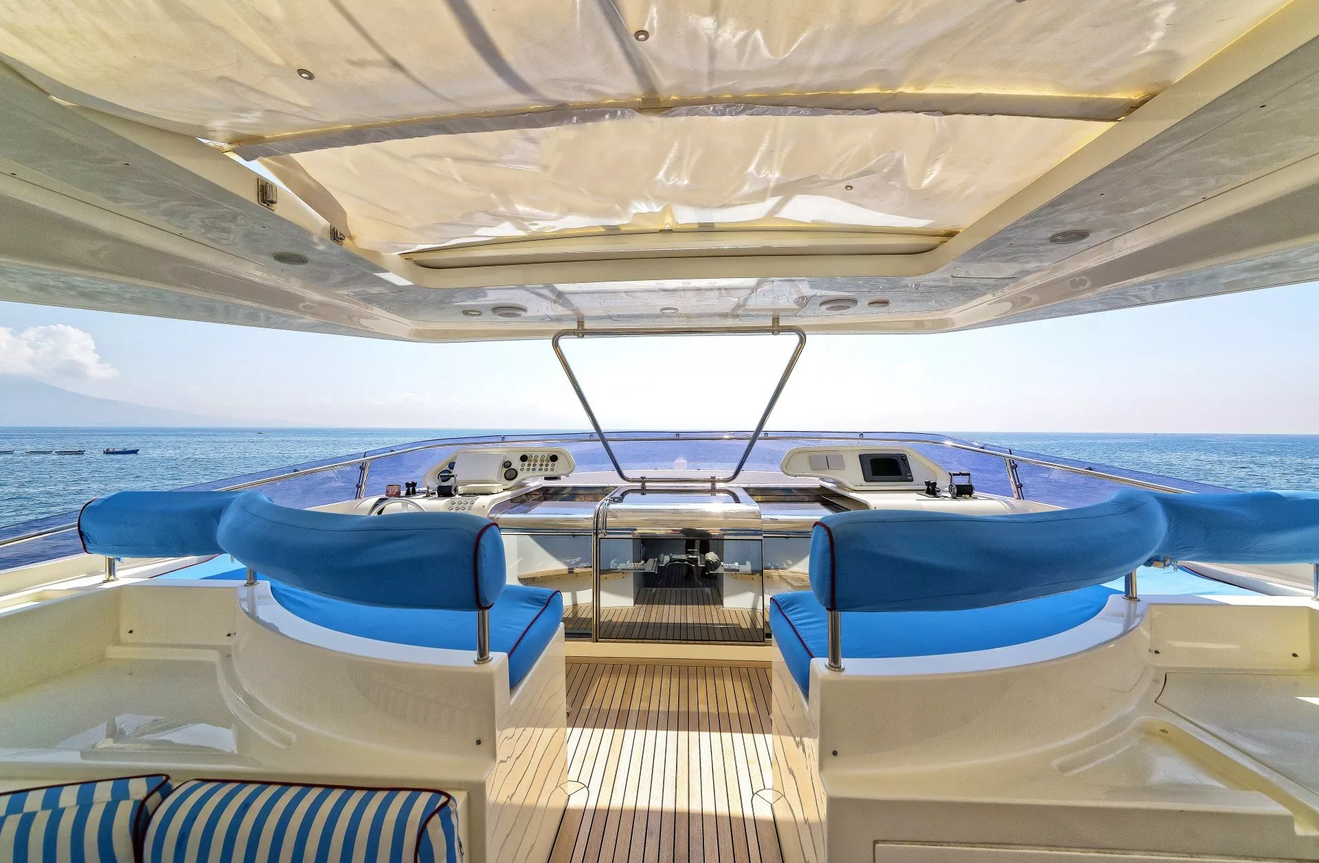 https://dev-api.arconyachts.com/storage/media/24327/conversions/680_5574489842-optimize.webp