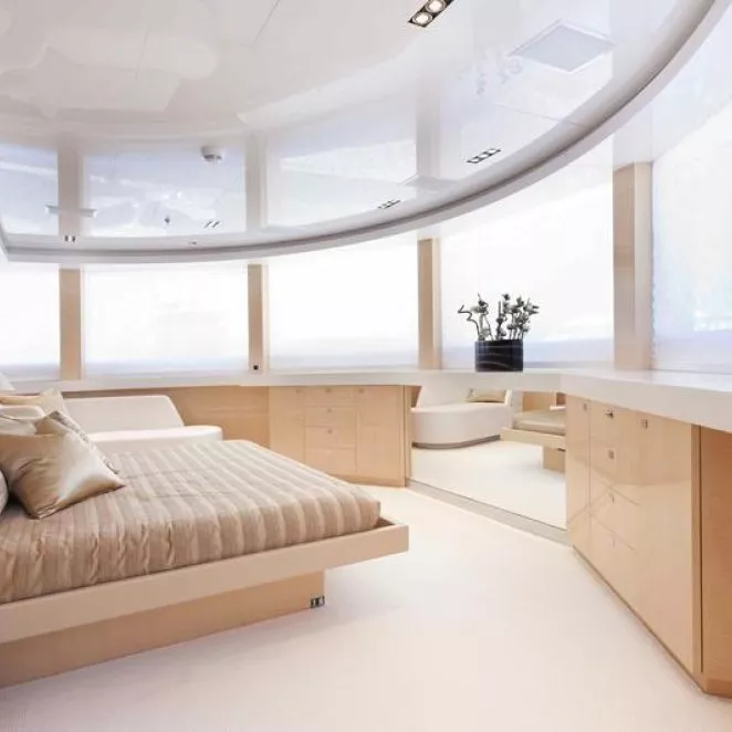 https://dev-api.arconyachts.com/storage/media/24361/conversions/677_5165165153-optimize.webp