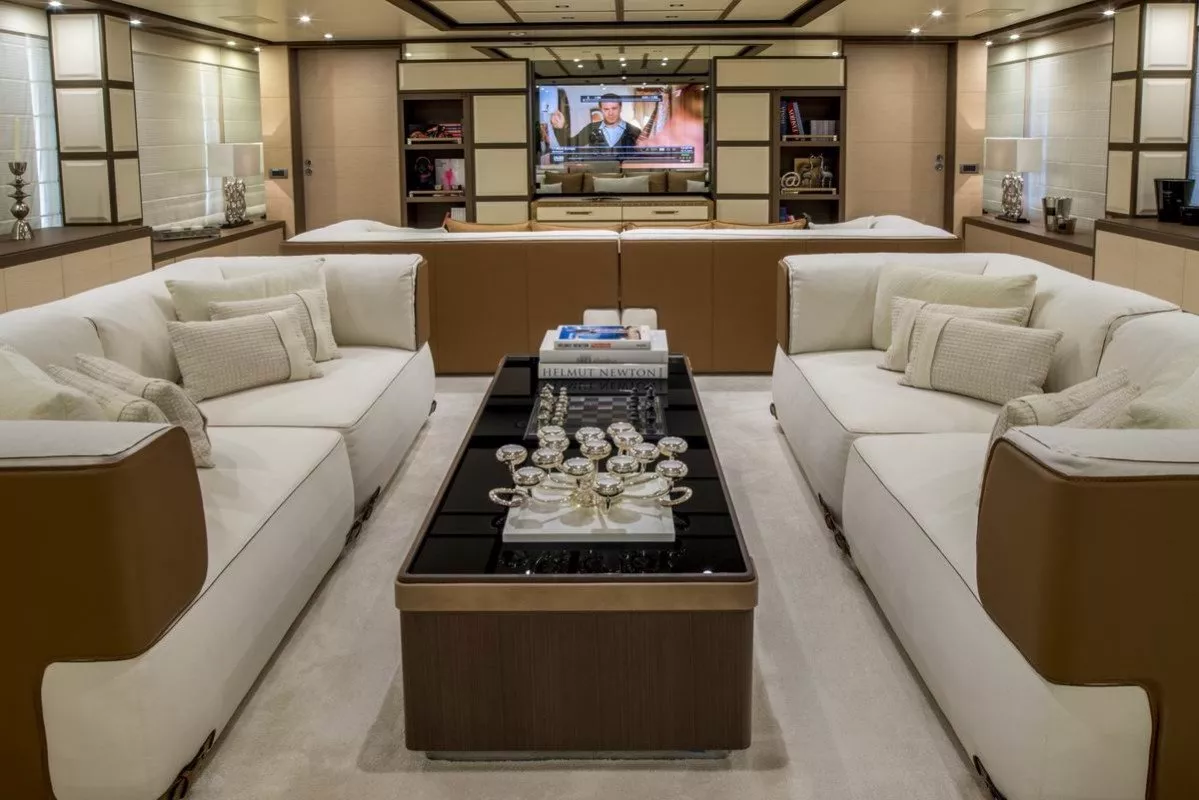 https://dev-api.arconyachts.com/storage/media/24453/conversions/540_8802763742-optimize.webp