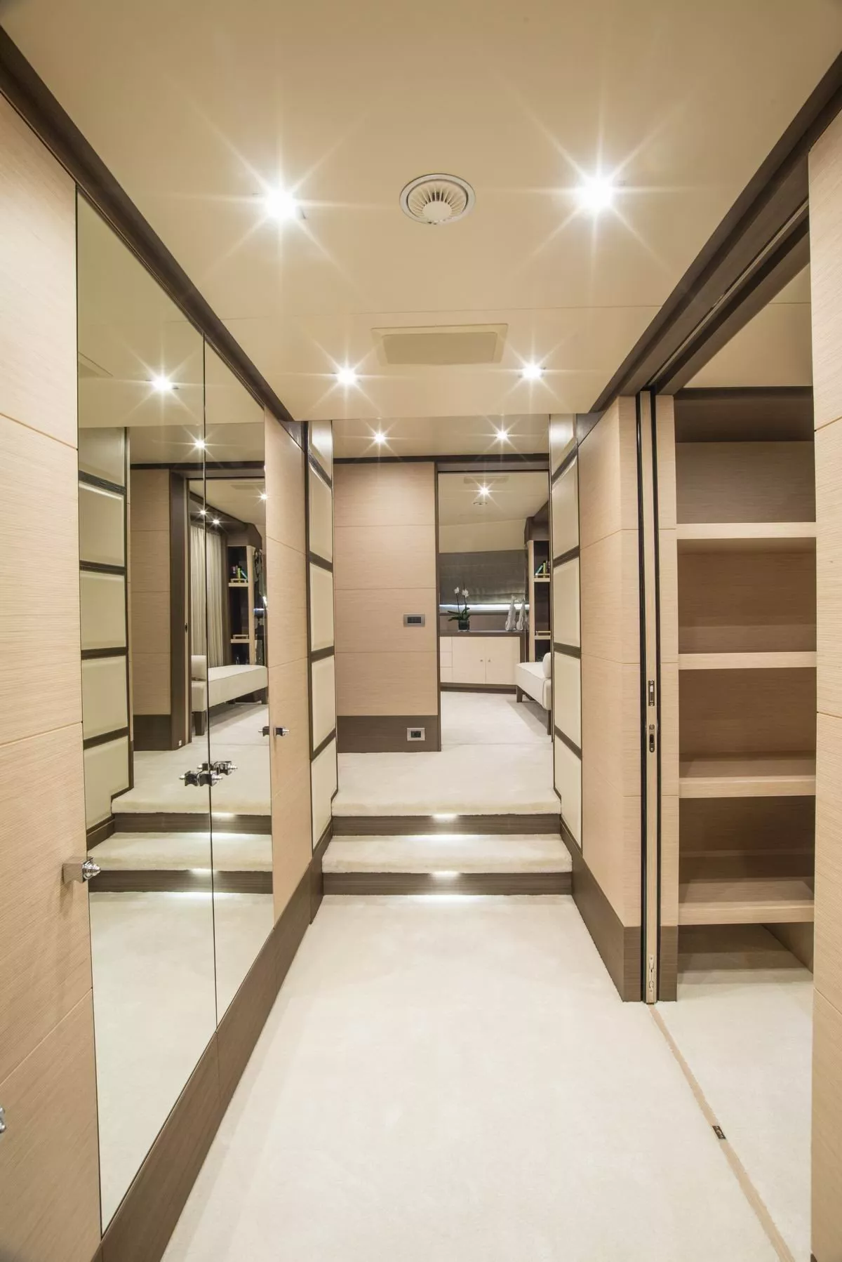 https://dev-api.arconyachts.com/storage/media/24458/conversions/540_4926492637-optimize.webp