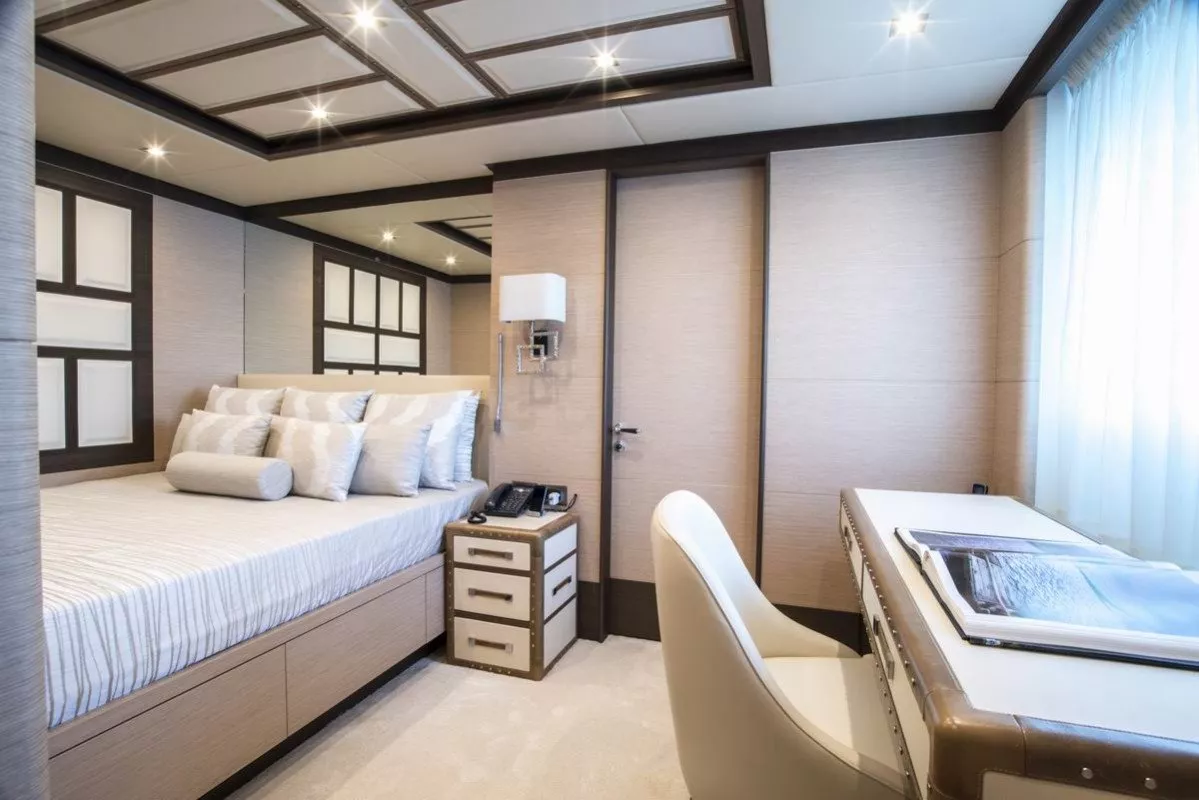 https://dev-api.arconyachts.com/storage/media/24459/conversions/540_7201344606-optimize.webp
