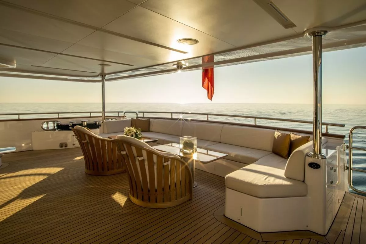 https://dev-api.arconyachts.com/storage/media/24465/conversions/540_2204281282-optimize.webp