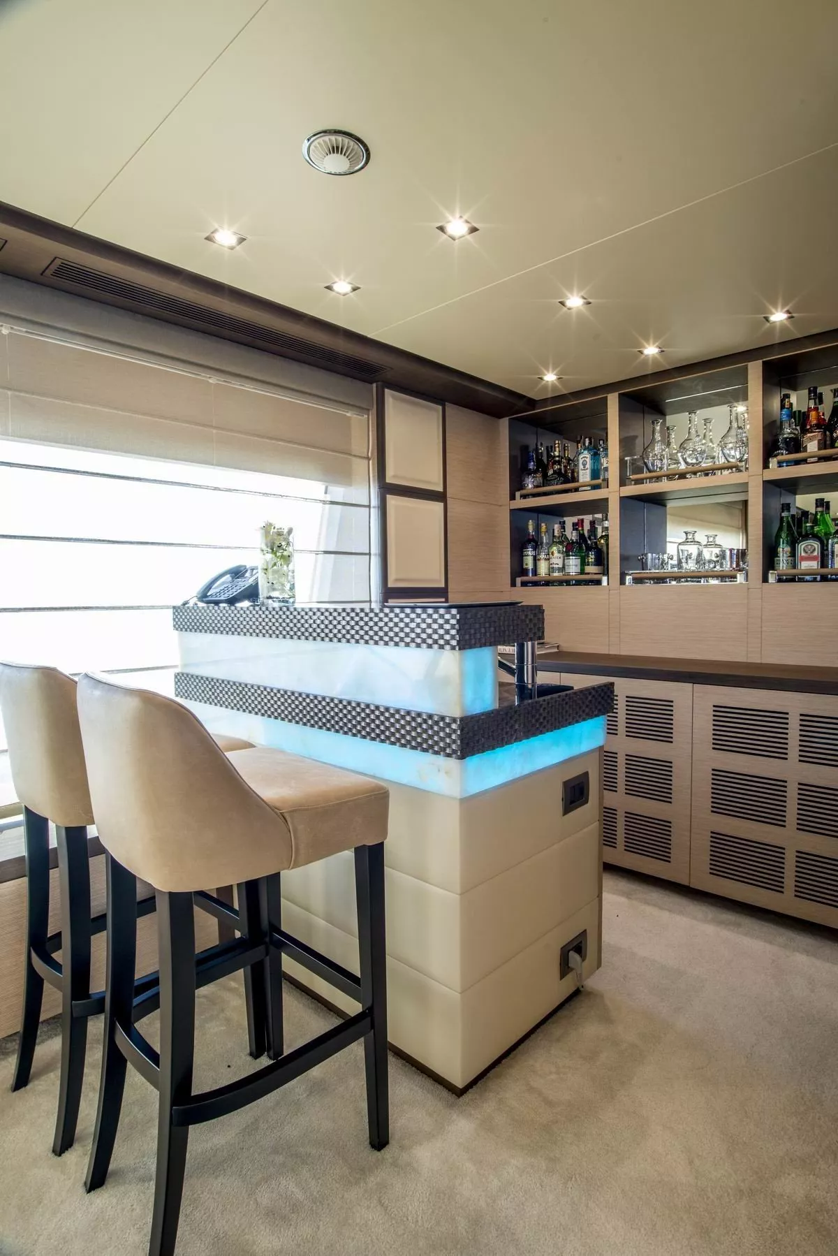 https://dev-api.arconyachts.com/storage/media/24469/conversions/540_9916346255-optimize.webp
