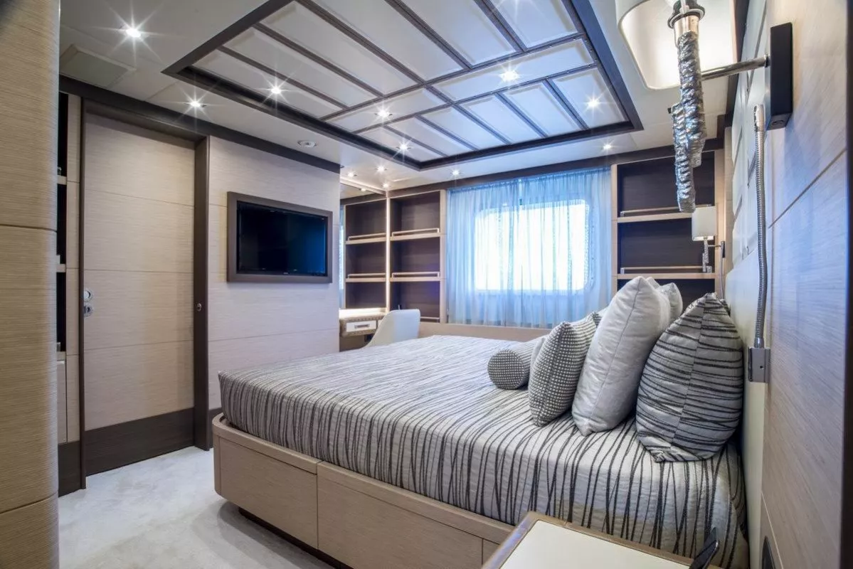 https://dev-api.arconyachts.com/storage/media/24473/conversions/540_0595192442-optimize.webp