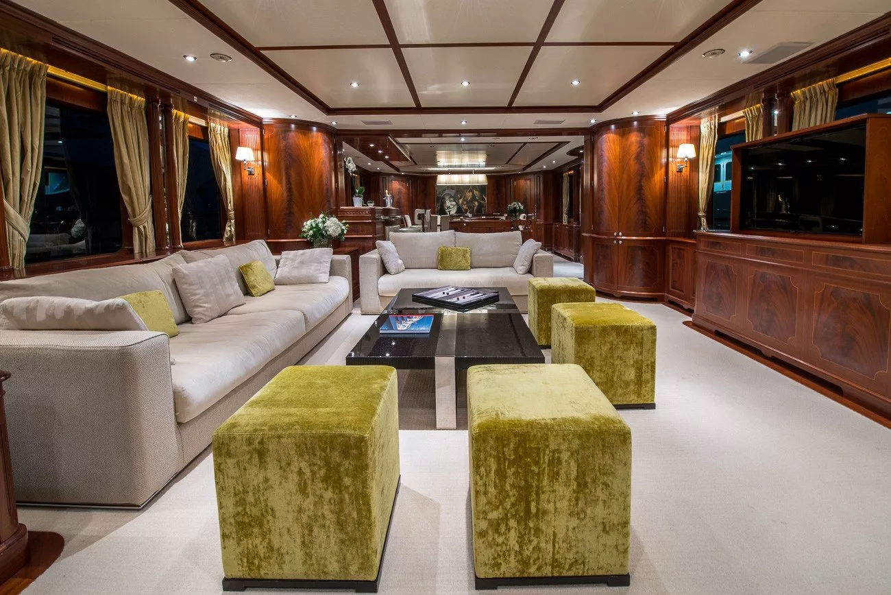 https://dev-api.arconyachts.com/storage/media/24481/conversions/536_4321419480-optimize.webp