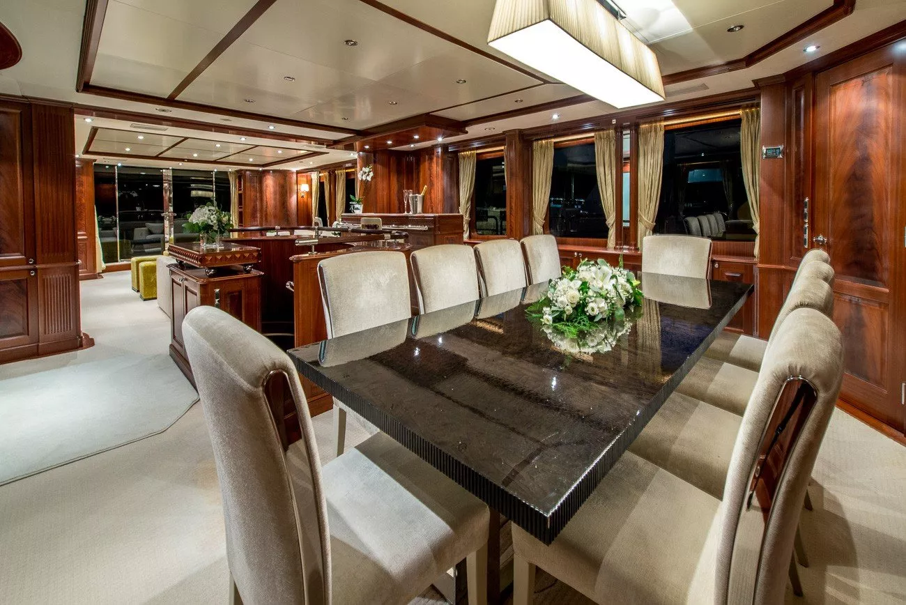 https://dev-api.arconyachts.com/storage/media/24482/conversions/536_3881469276-optimize.webp