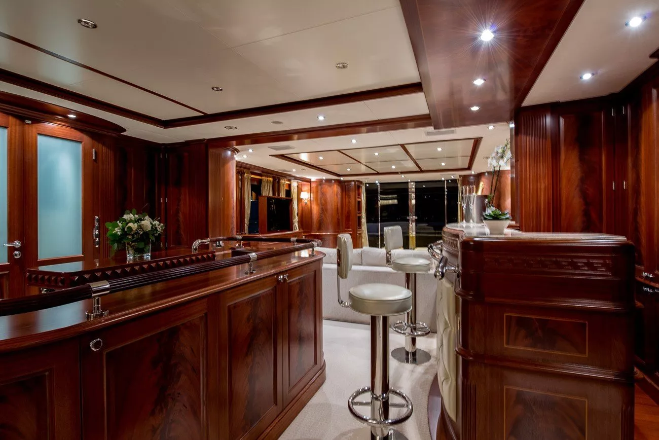 https://dev-api.arconyachts.com/storage/media/24483/conversions/536_2365413898-optimize.webp