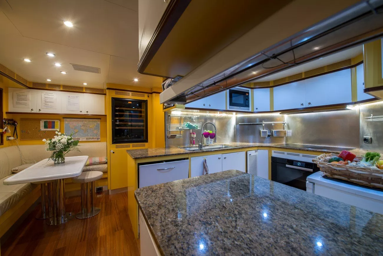 https://dev-api.arconyachts.com/storage/media/24487/conversions/536_6384470396-optimize.webp