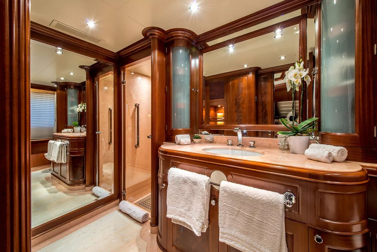 https://dev-api.arconyachts.com/storage/media/24490/conversions/536_2215971118-optimize.webp