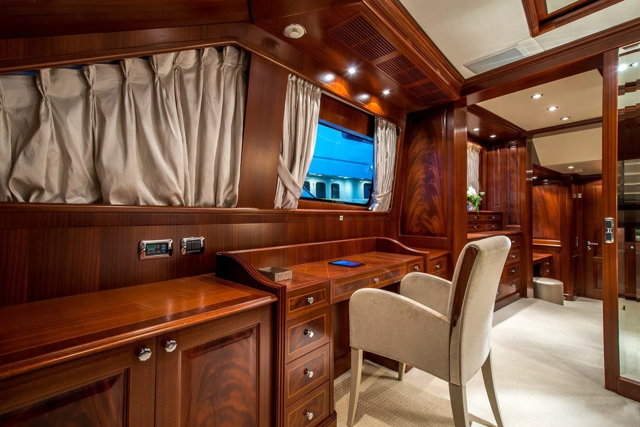 https://dev-api.arconyachts.com/storage/media/24492/conversions/536_6848625543-optimize.webp