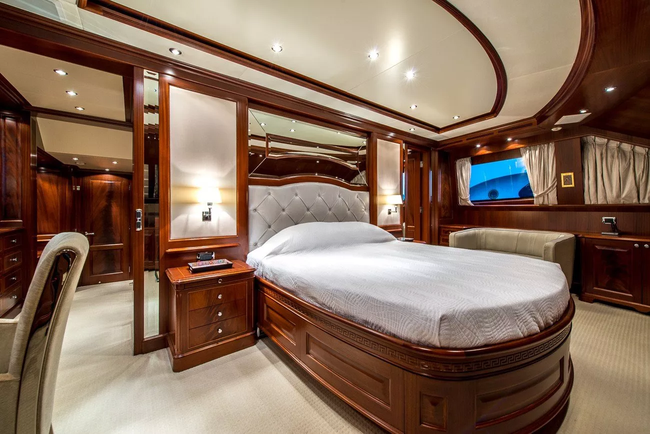 https://dev-api.arconyachts.com/storage/media/24494/conversions/536_4949487818-optimize.webp