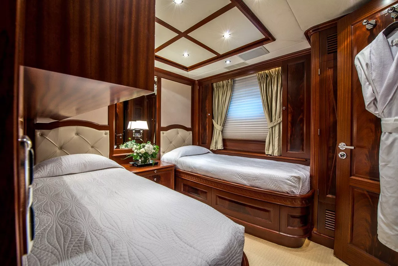 https://dev-api.arconyachts.com/storage/media/24497/conversions/536_1747452901-optimize.webp