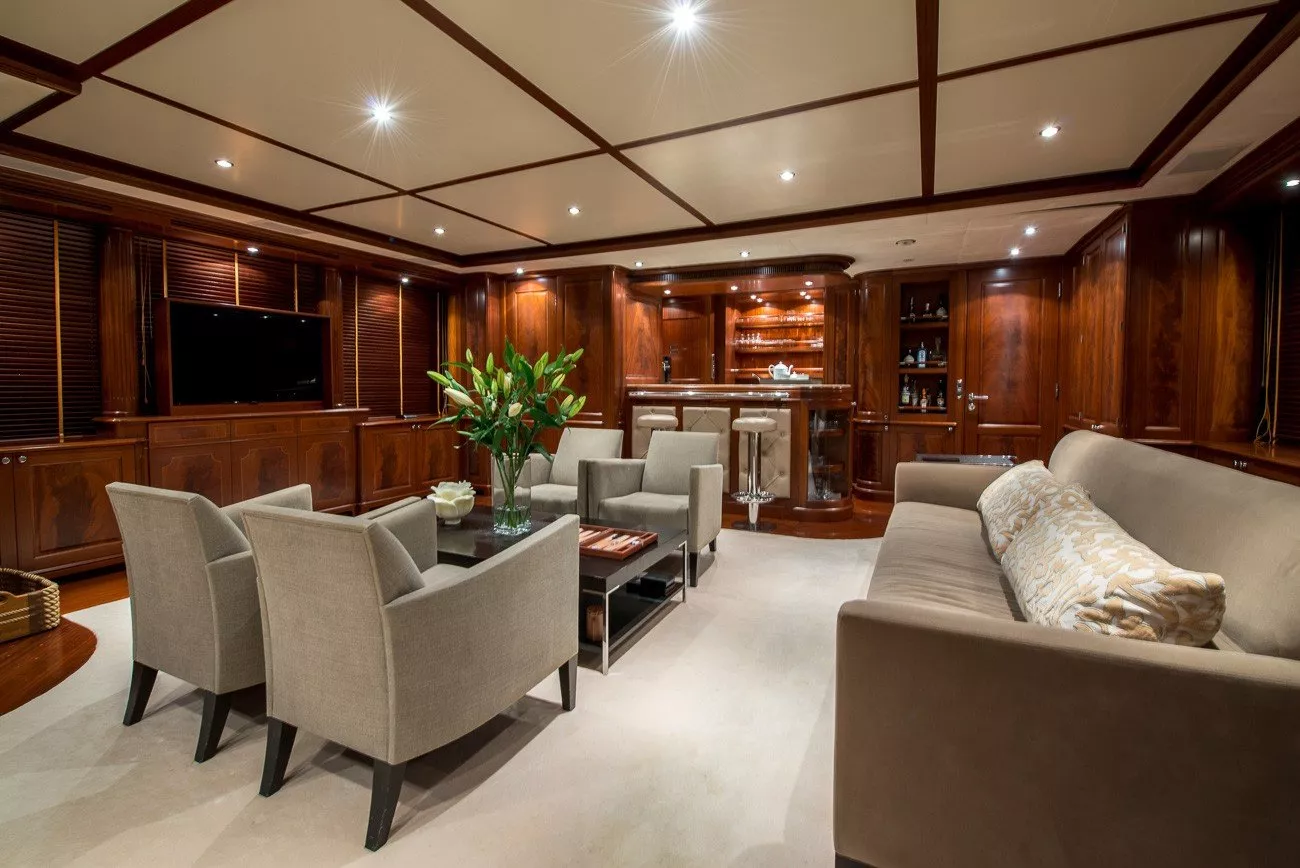 https://dev-api.arconyachts.com/storage/media/24498/conversions/536_0496824985-optimize.webp