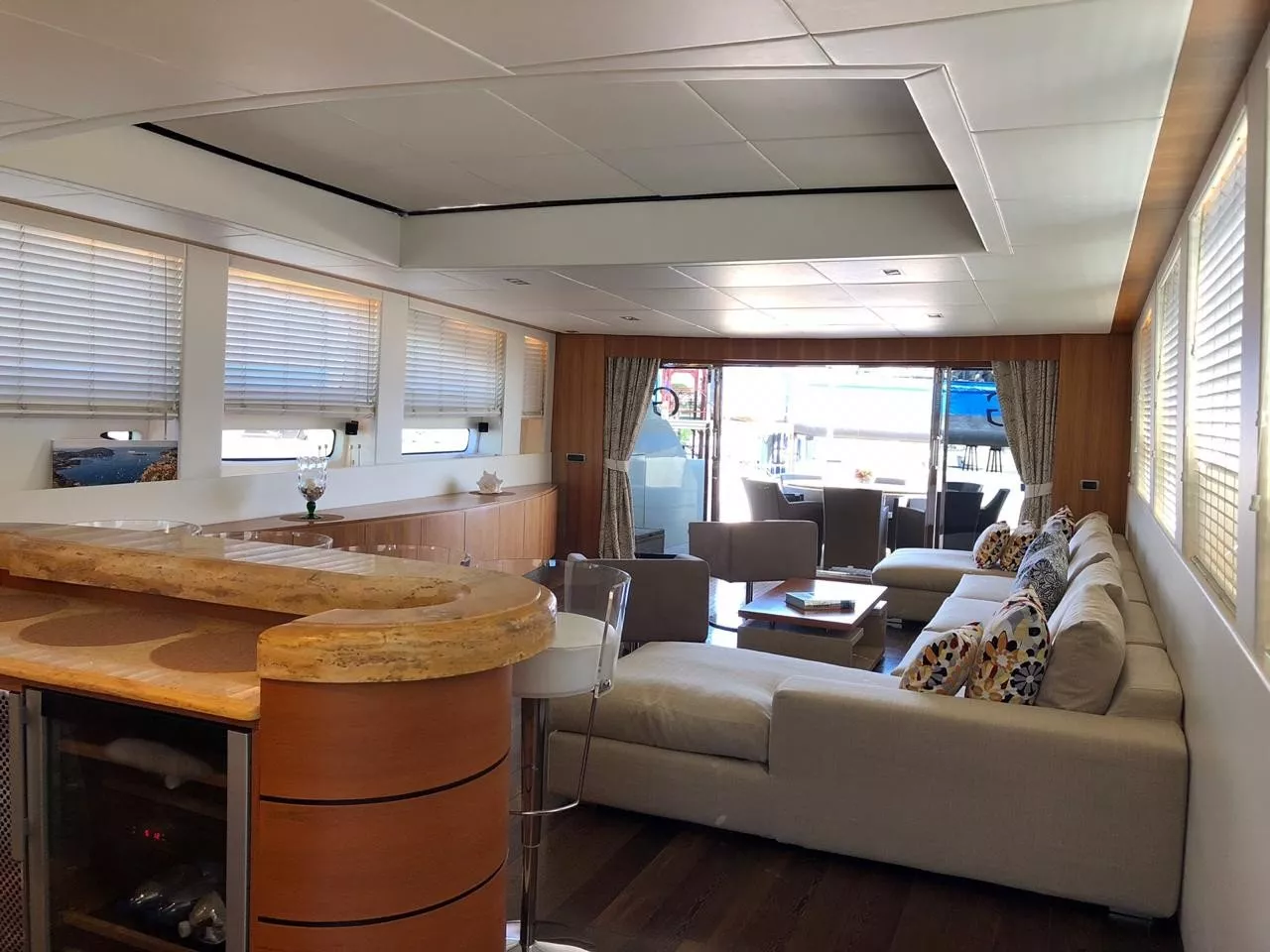 https://dev-api.arconyachts.com/storage/media/24586/conversions/665_7483362350-optimize.webp