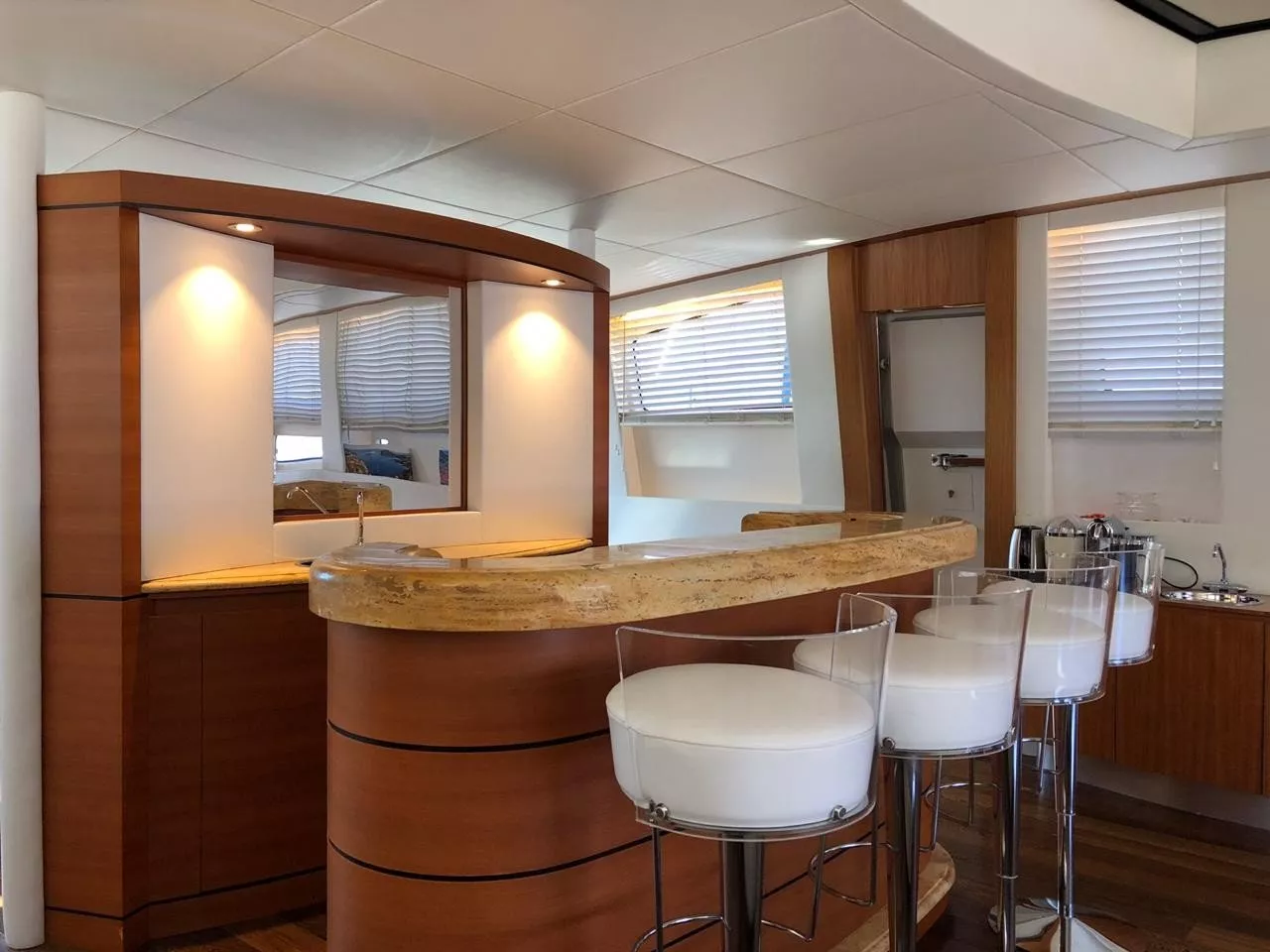 https://dev-api.arconyachts.com/storage/media/24587/conversions/665_3930788108-optimize.webp