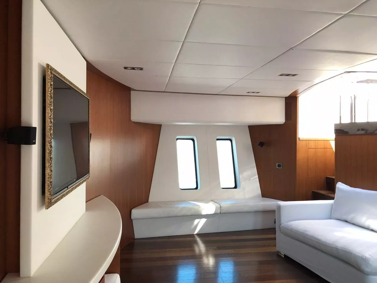 https://dev-api.arconyachts.com/storage/media/24590/conversions/665_5461572511-optimize.webp
