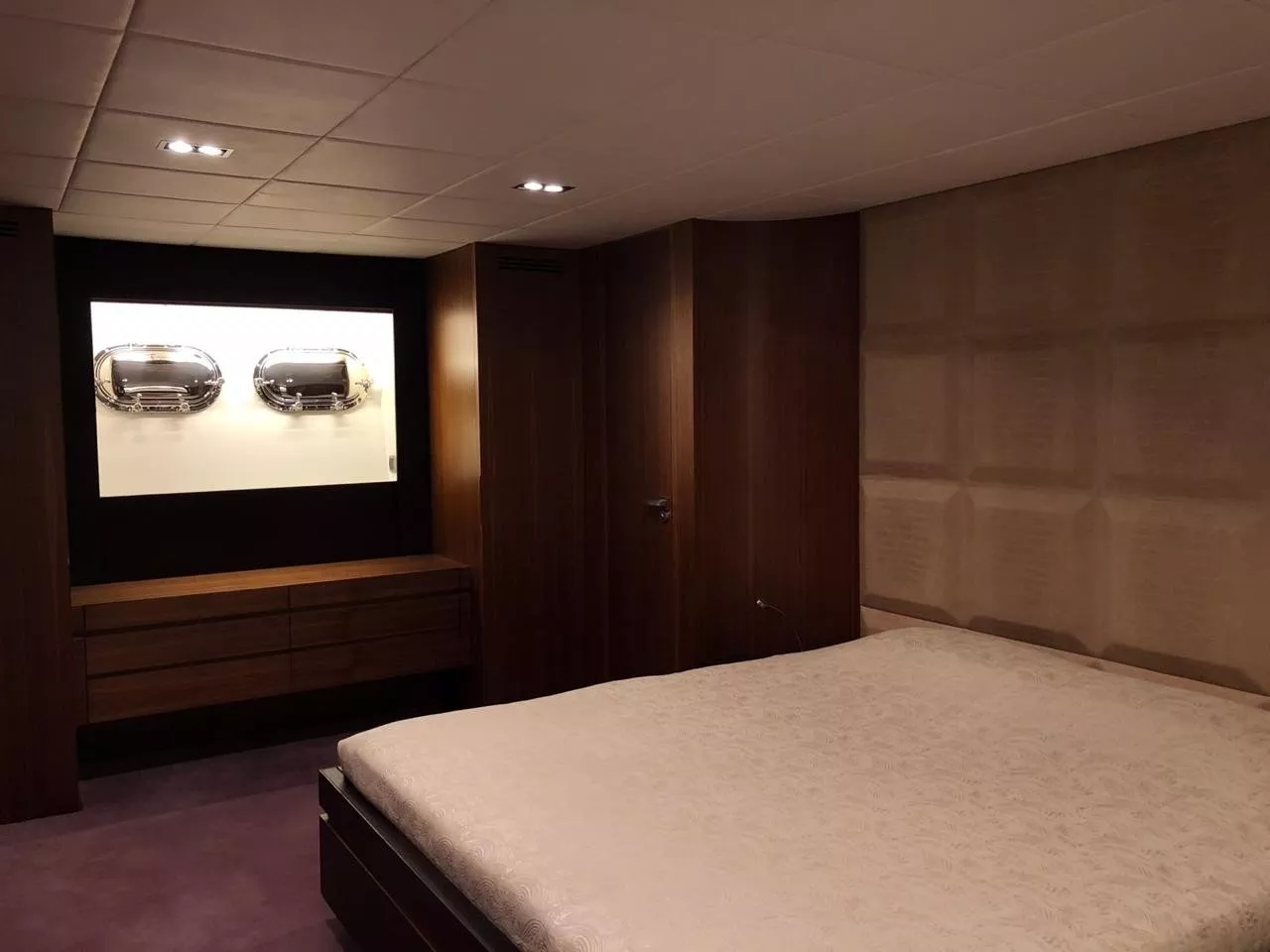 https://dev-api.arconyachts.com/storage/media/24592/conversions/665_9390012254-optimize.webp