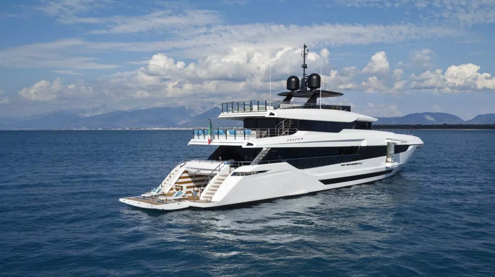 Mangusta Oceano 43m