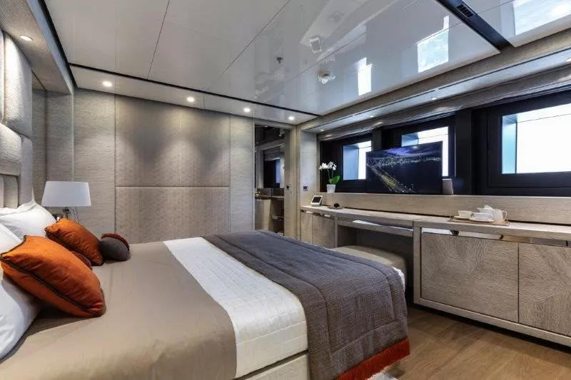 https://dev-api.arconyachts.com/storage/media/24640/conversions/546_6887607226-optimize.webp