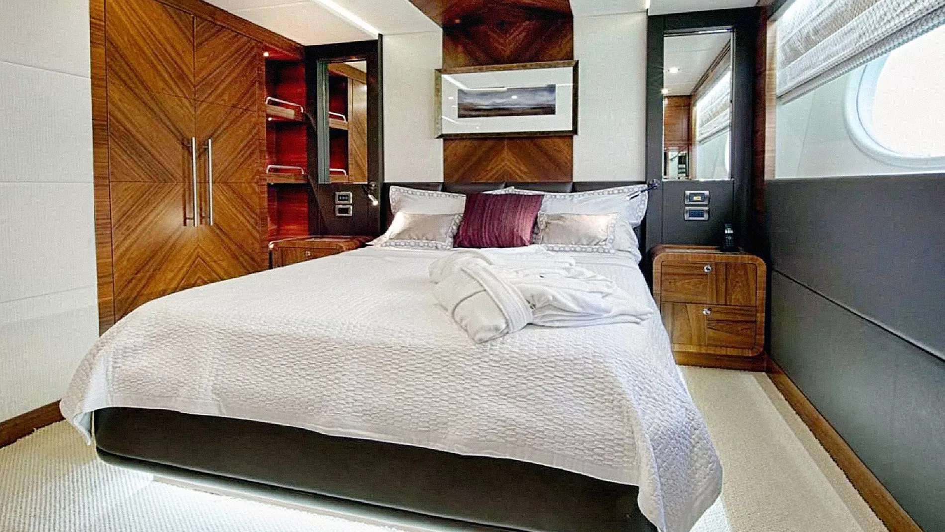 https://dev-api.arconyachts.com/storage/media/24712/conversions/91_5525488188-optimize.webp