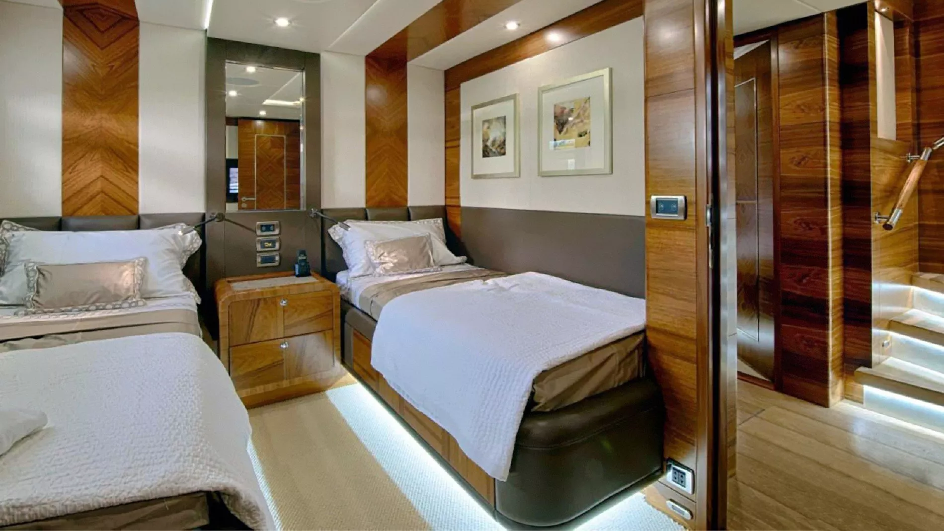 https://dev-api.arconyachts.com/storage/media/24713/conversions/91_4339454238-optimize.webp
