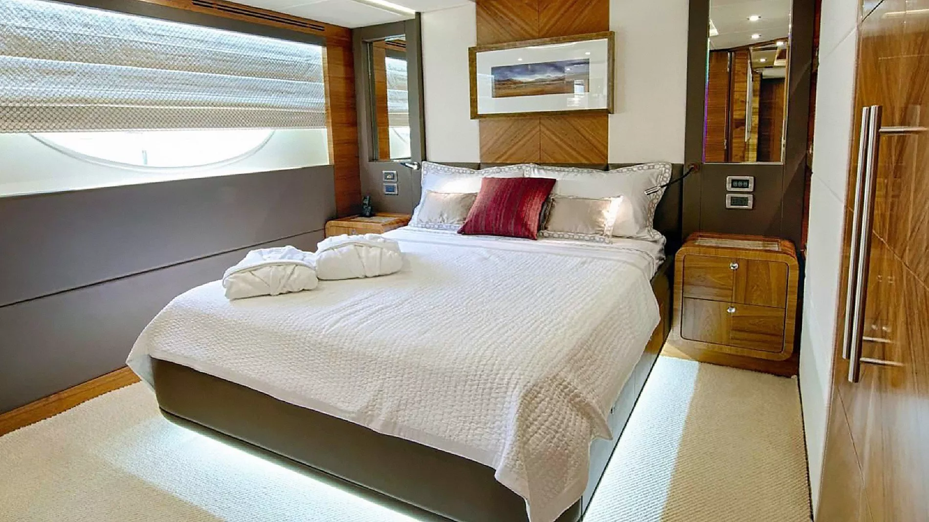 https://dev-api.arconyachts.com/storage/media/24714/conversions/91_4891703249-optimize.webp