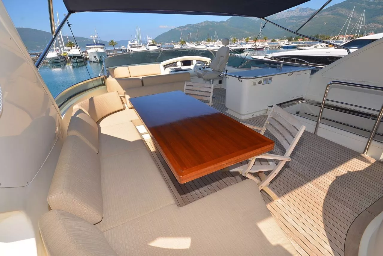 https://dev-api.arconyachts.com/storage/media/24747/conversions/655_8850848611-optimize.webp