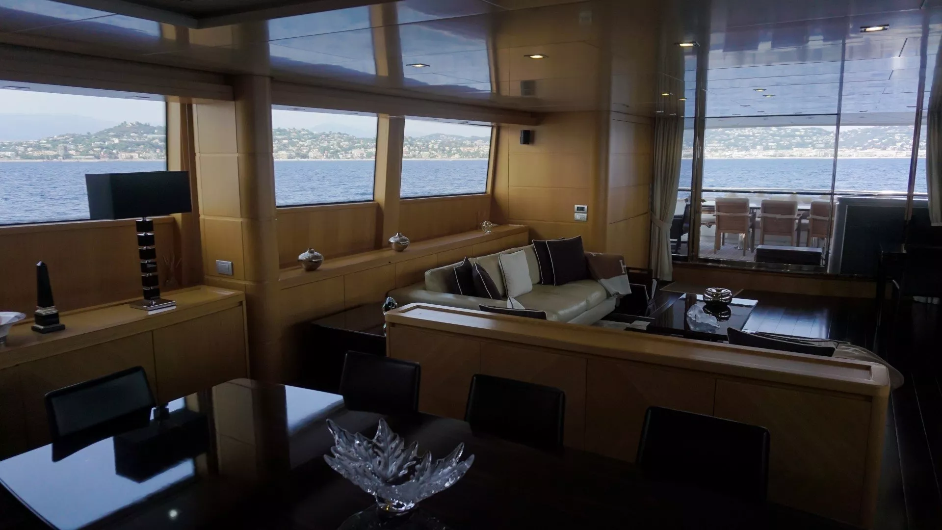 https://dev-api.arconyachts.com/storage/media/24836/conversions/650_2741108334-optimize.webp