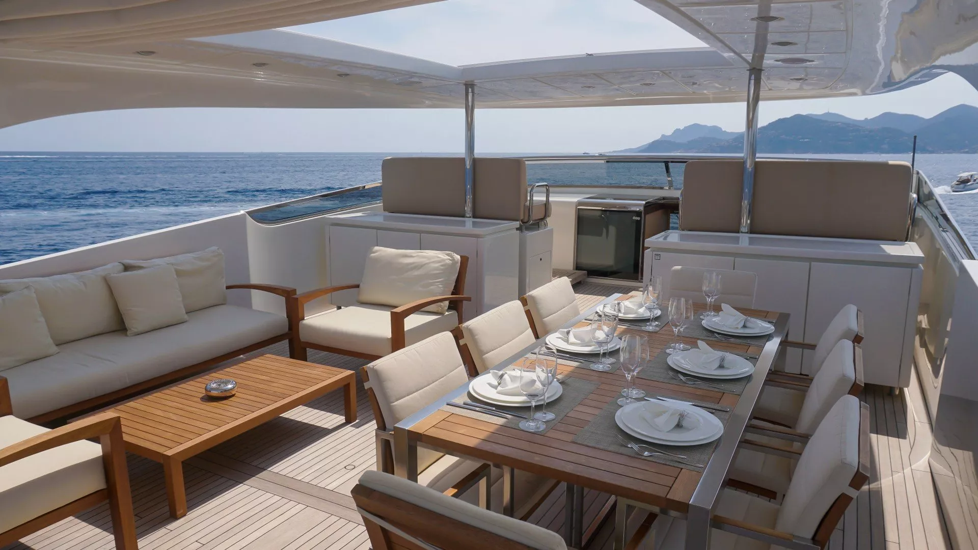 https://dev-api.arconyachts.com/storage/media/24838/conversions/650_5130639976-optimize.webp
