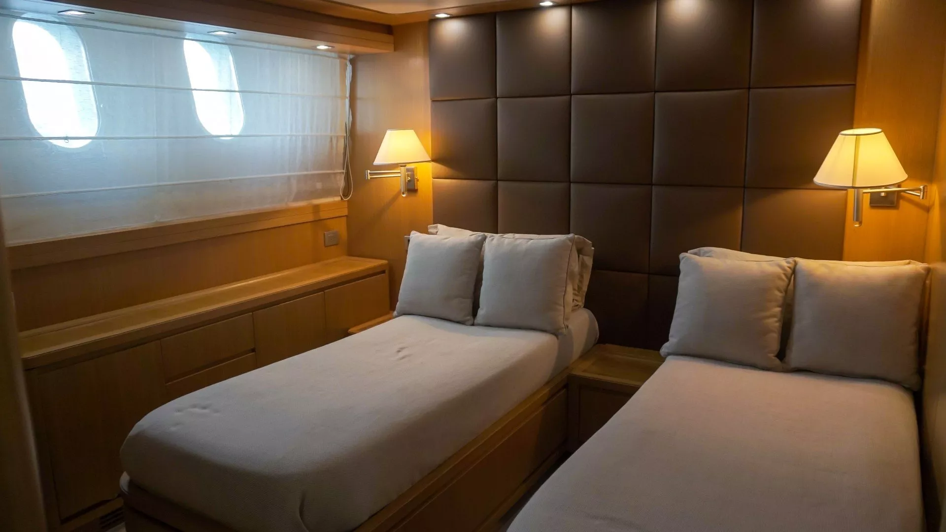 https://dev-api.arconyachts.com/storage/media/24848/conversions/650_4861848495-optimize.webp