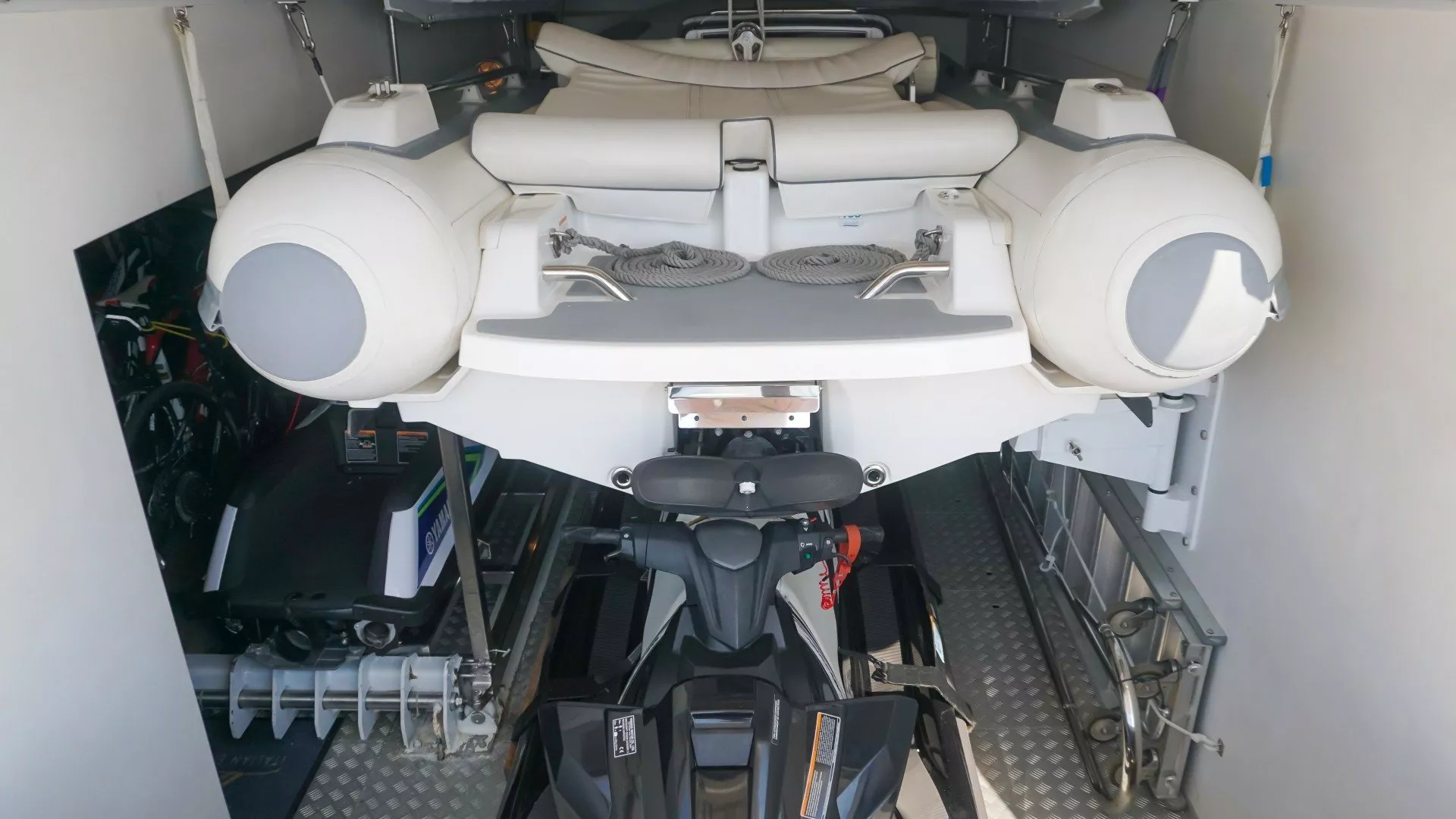 https://dev-api.arconyachts.com/storage/media/24850/conversions/650_6361577031-optimize.webp