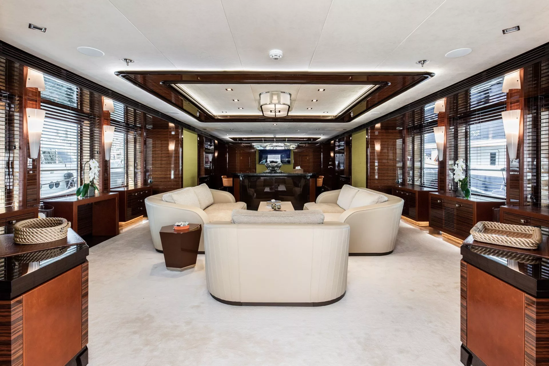 https://dev-api.arconyachts.com/storage/media/24869/conversions/631_5341096852-optimize.webp