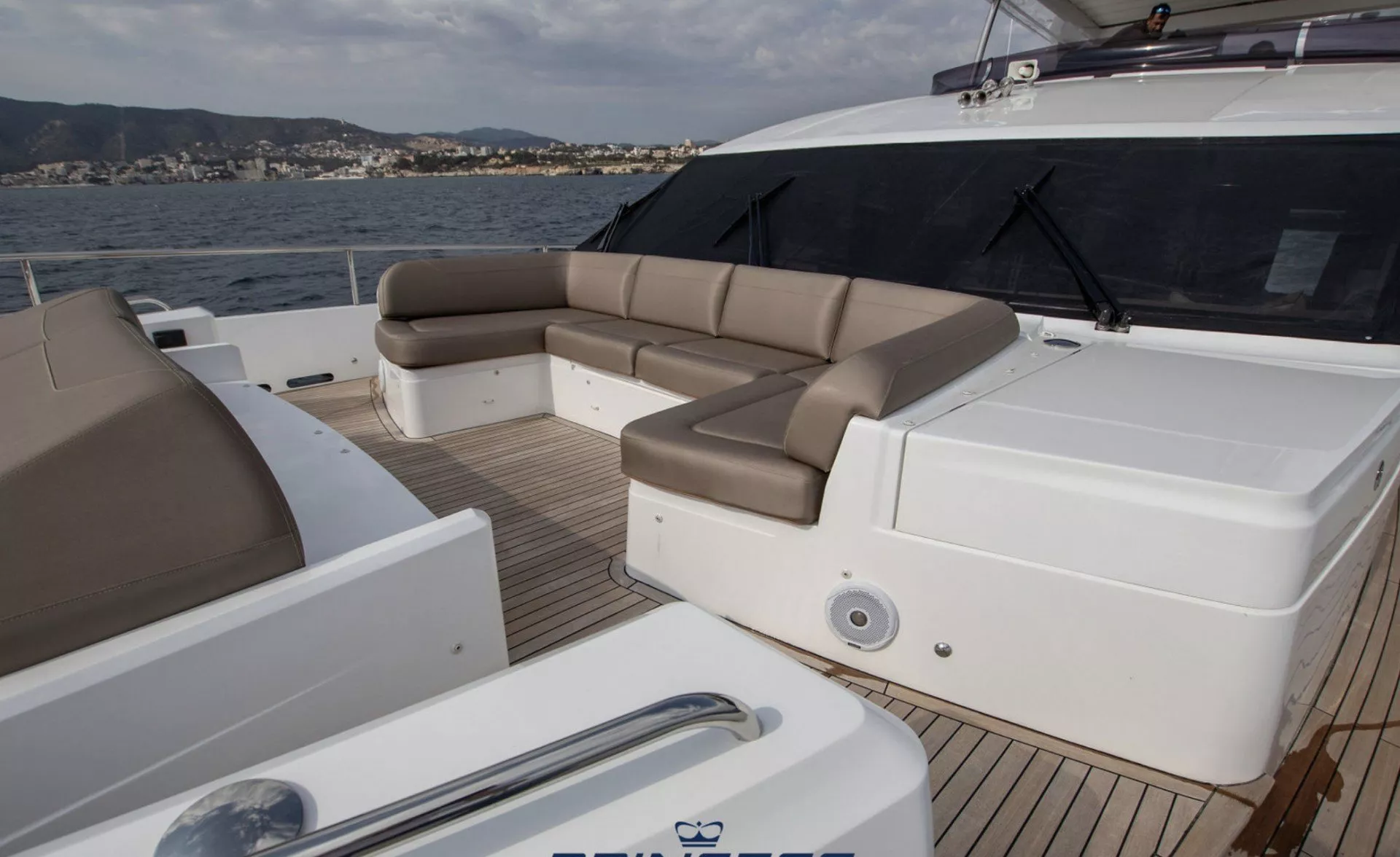 https://dev-api.arconyachts.com/storage/media/24917/conversions/649_8450043202-optimize.webp