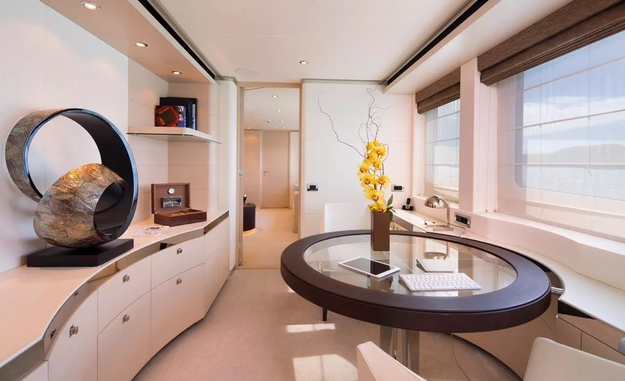 https://dev-api.arconyachts.com/storage/media/24946/conversions/647_4685525420-optimize.webp