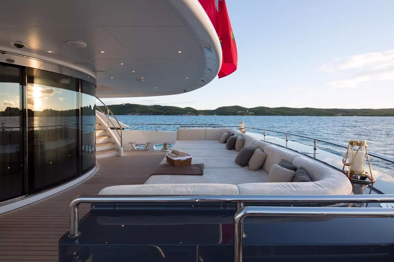 https://dev-api.arconyachts.com/storage/media/24959/conversions/647_3575463261-optimize.webp