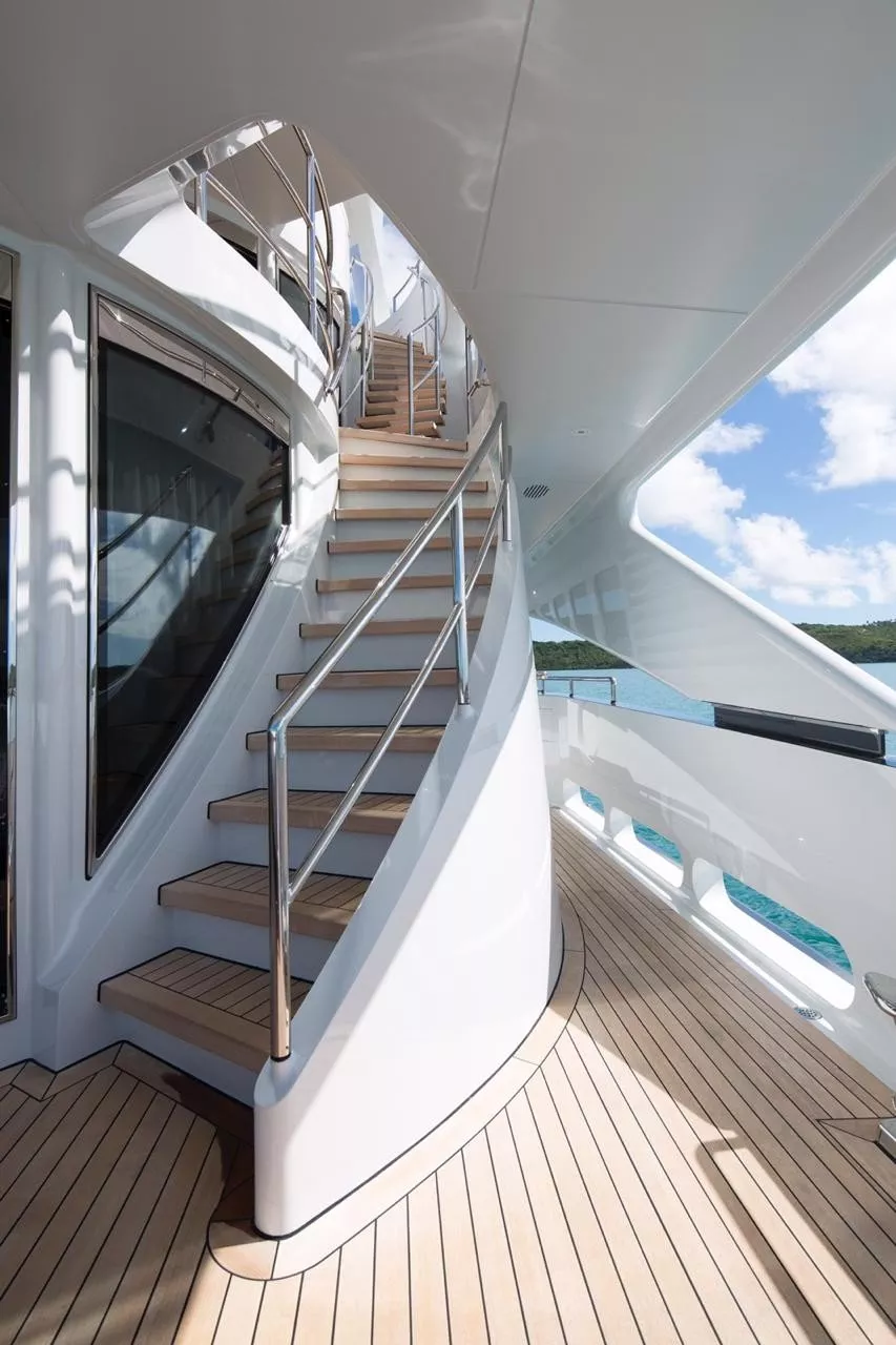 https://dev-api.arconyachts.com/storage/media/24960/conversions/647_0750376823-optimize.webp