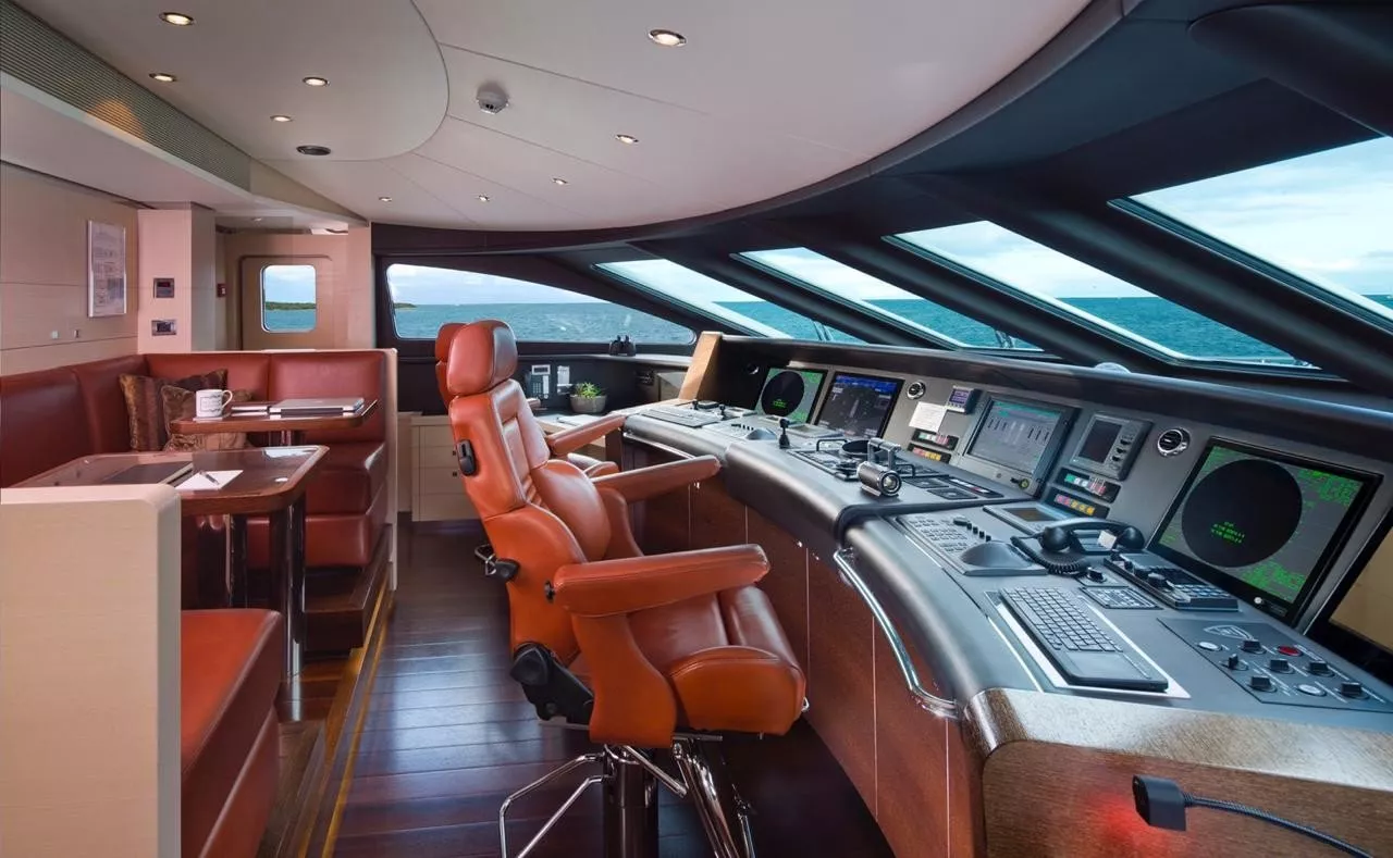 https://dev-api.arconyachts.com/storage/media/24971/conversions/647_3941697846-optimize.webp