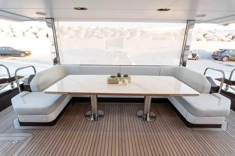 https://dev-api.arconyachts.com/storage/media/24977/conversions/646_1867844988-optimize.webp