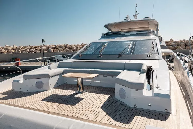 https://dev-api.arconyachts.com/storage/media/24978/conversions/646_3543975225-optimize.webp