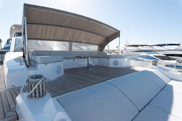 https://dev-api.arconyachts.com/storage/media/24979/conversions/646_4394909054-optimize.webp