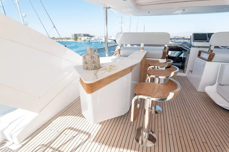 https://dev-api.arconyachts.com/storage/media/24985/conversions/646_2214874357-optimize.webp