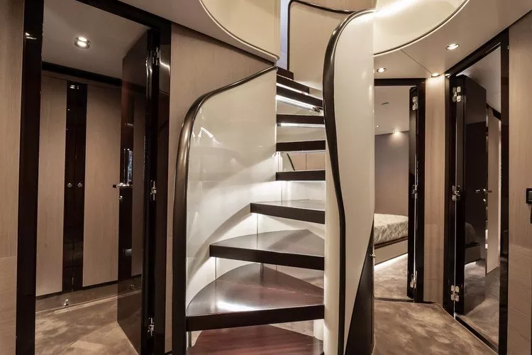 https://dev-api.arconyachts.com/storage/media/24989/conversions/646_0367556147-optimize.webp