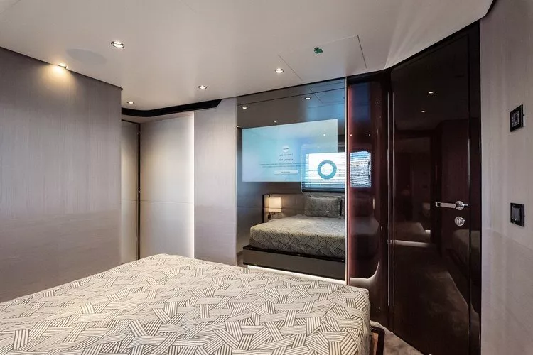 https://dev-api.arconyachts.com/storage/media/24992/conversions/646_2656136023-optimize.webp